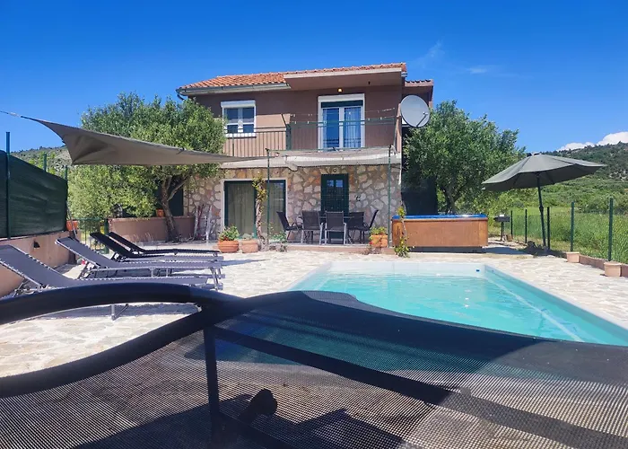 Holiday House Mablo With Pool & Jacuzzi