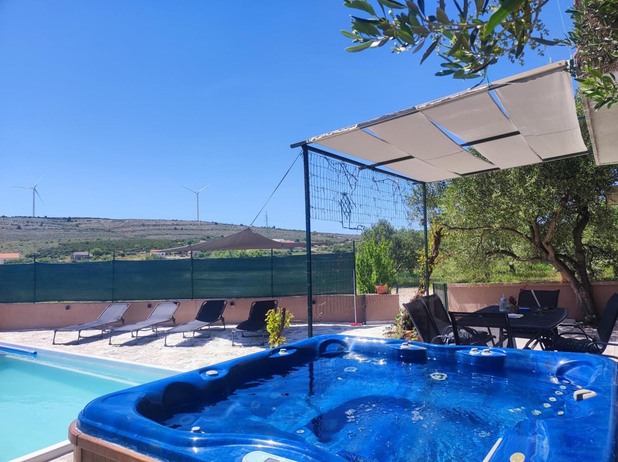 Dom wakacyjny House Mablo With Pool & Jacuzzi *
